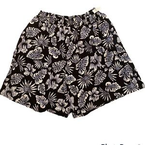NWT VINTAGE IMPRESSIONS WOMAN HAWAIIAN BLUE PURPLE FLORAL STETCHY SHORTS